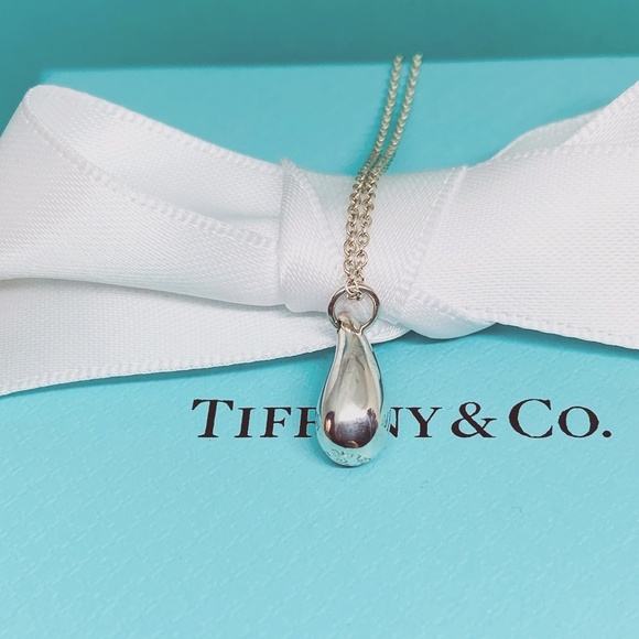 Tiffany & Co. Jewelry - Vintage Tiffany & Co. Elsa Peretti tear drop necklace .925 silver 16” nice  box